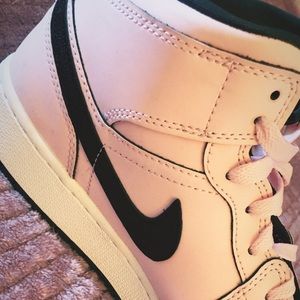 Size 8 Light Pink - Air Forces